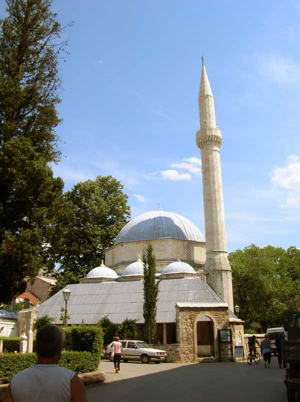 Innenraum einer Moschee in Mostar (Bosnien und Herzegowina, Bosna i Hercegovina)