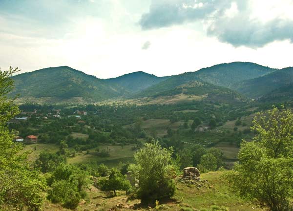 Blick auf das Dorf Voskopoja in Albanien