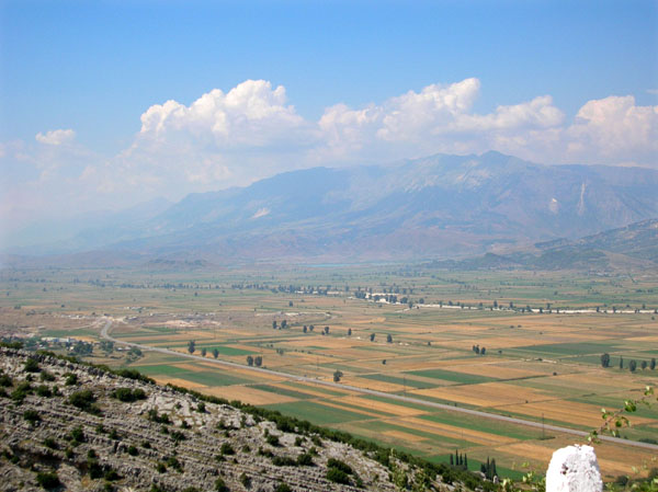 Das Drinos-Tal bei Jergucat im S�den von Albanien