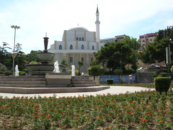 Die grosse Moschee (xhamia e madhe, Fatih Moschee) in Durr�si (Durr�s, Durres, Durresi) (Albanien, Albanie, Albania, Shqip�ria)