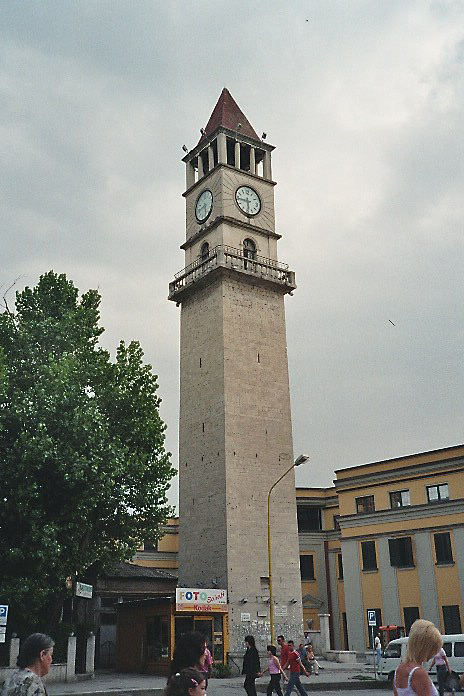 Der Uhrturm am Skanderbeg-Platz im Zentrum von Tirana (Tiran�, Tirane) (Albanien, Albanie, Albania, Shqip�ria)