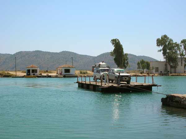 Fähre über den Vivar-Kanal bei Butrint (Albanien)