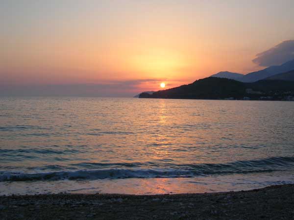 Sonnenuntergang in Himara (Himar, Himare) an der albanischen Riviera (Albanien, Albanie, Albania, Shqipria)
